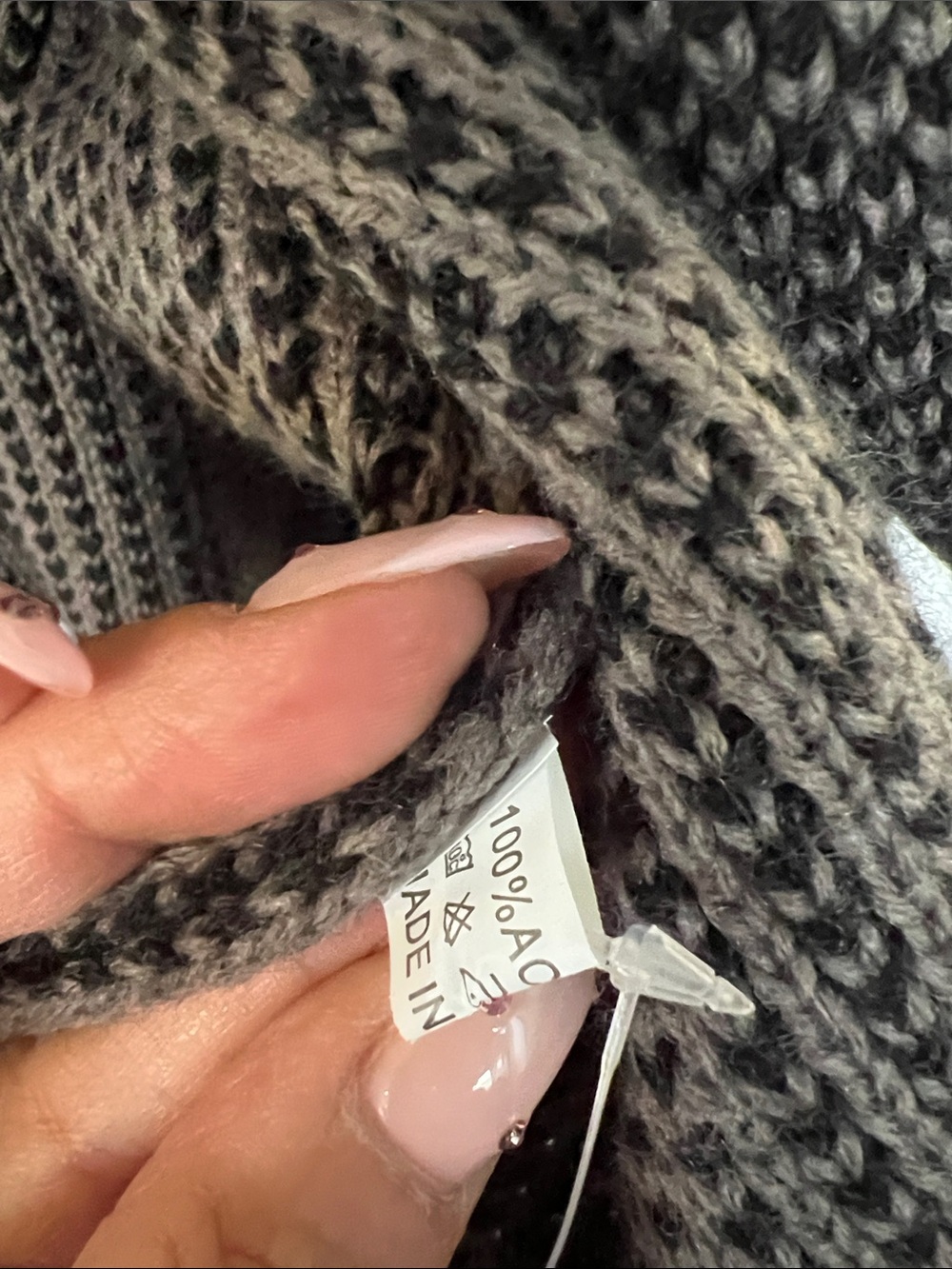 Chic Gray Knit Poncho with Buckle Neck Detail - Picture 4 of 6
